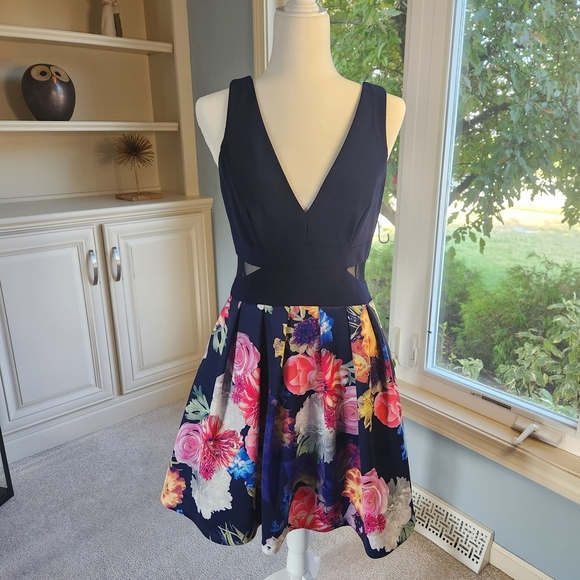 Xscape Dresses & Skirts - Xscape Navy Backless Dress with Floral Design
